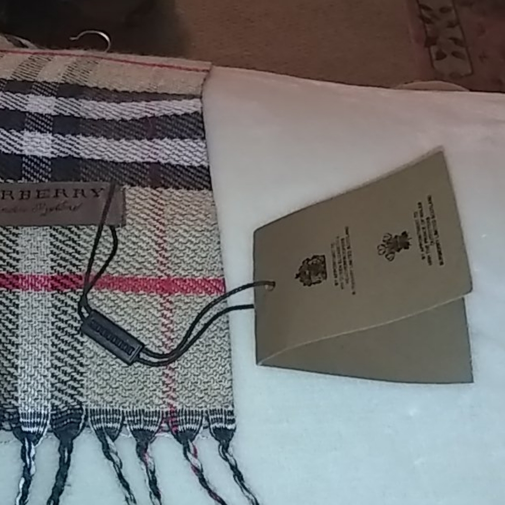 Burberry Fringe Scarf w/ Wristlet & Eyeglass Case - Picture 11 of 17